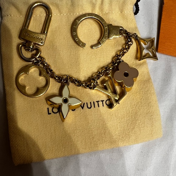 Louis Vuitton Fluer de monogram charm - Picture 6 of 6